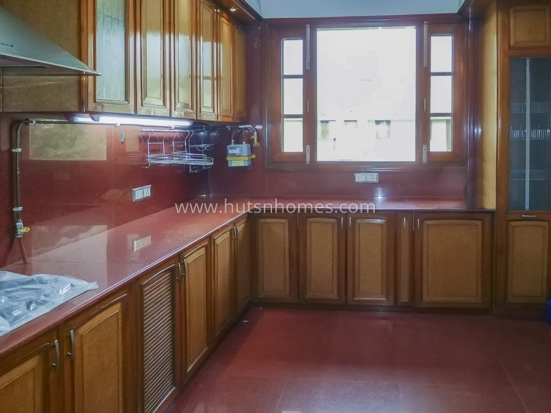 5 BHK Flat For Rent in Vasant Vihar