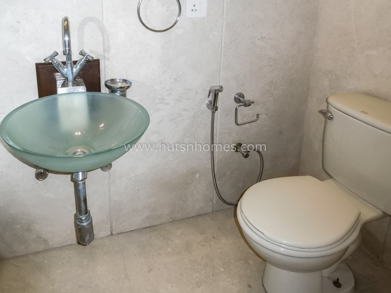 5 BHK Flat For Rent in Vasant Vihar