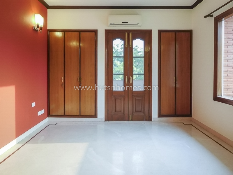 5 BHK Flat For Rent in Vasant Vihar