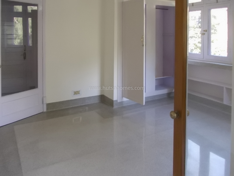 4 BHK Flat For Rent in Sundar Nagar