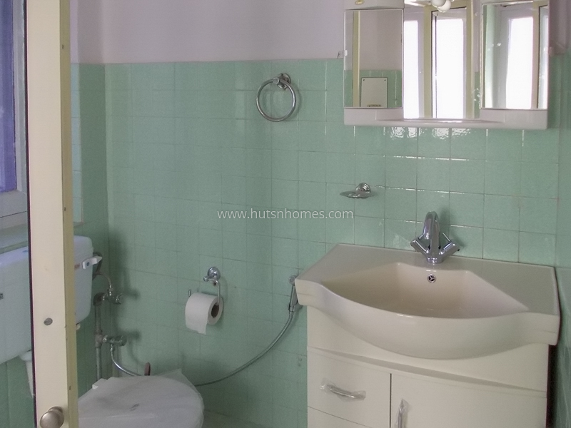 4 BHK Flat For Rent in Sundar Nagar