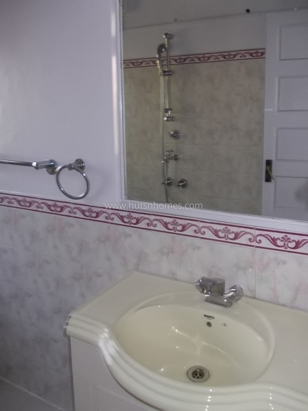 4 BHK Flat For Rent in Sundar Nagar