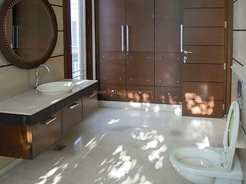 4 BHK Flat For Rent in Shanti Niketan