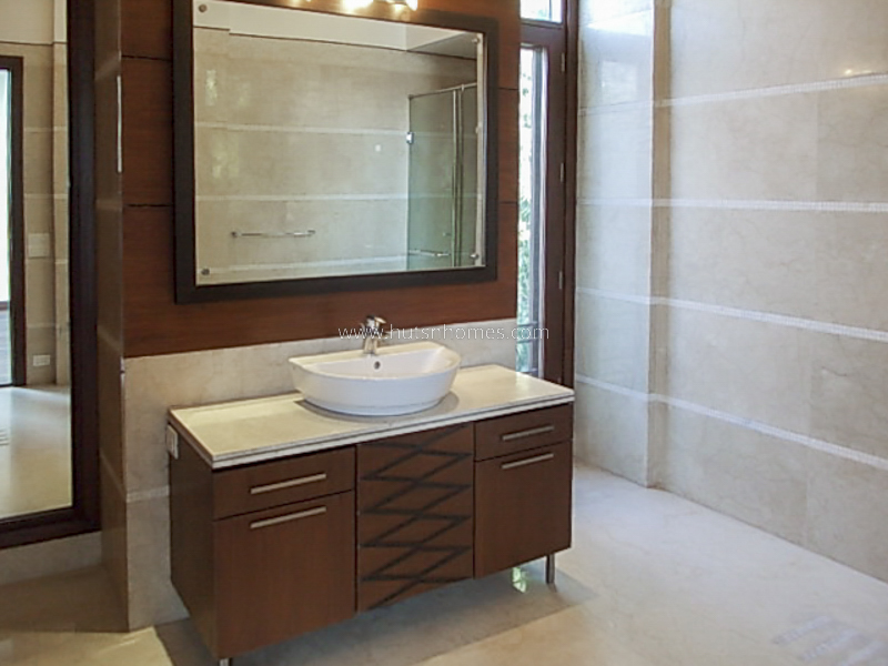 4 BHK Flat For Rent in Shanti Niketan