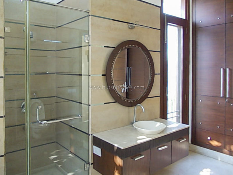 4 BHK Flat For Rent in Shanti Niketan