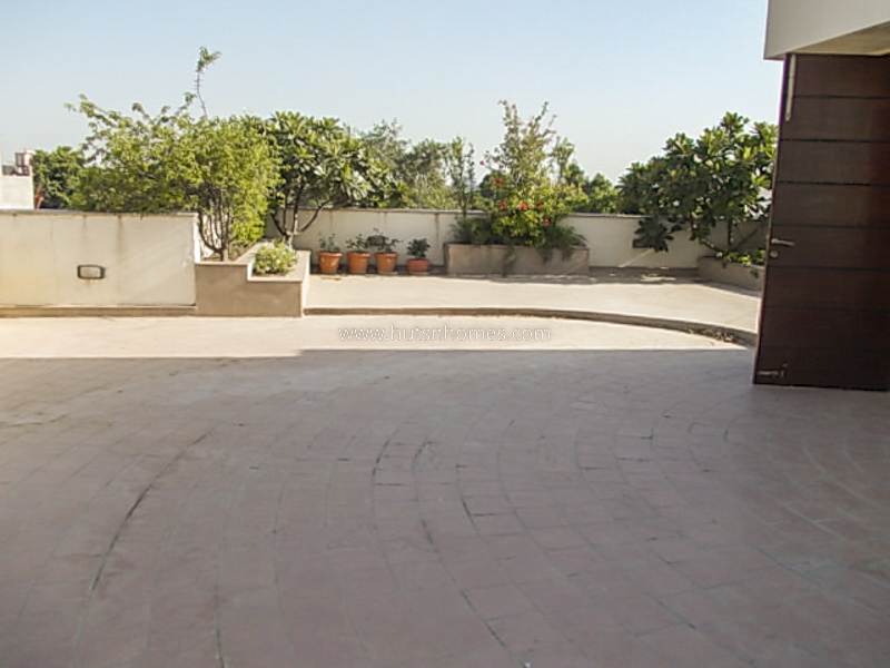 4 BHK Flat For Rent in Shanti Niketan