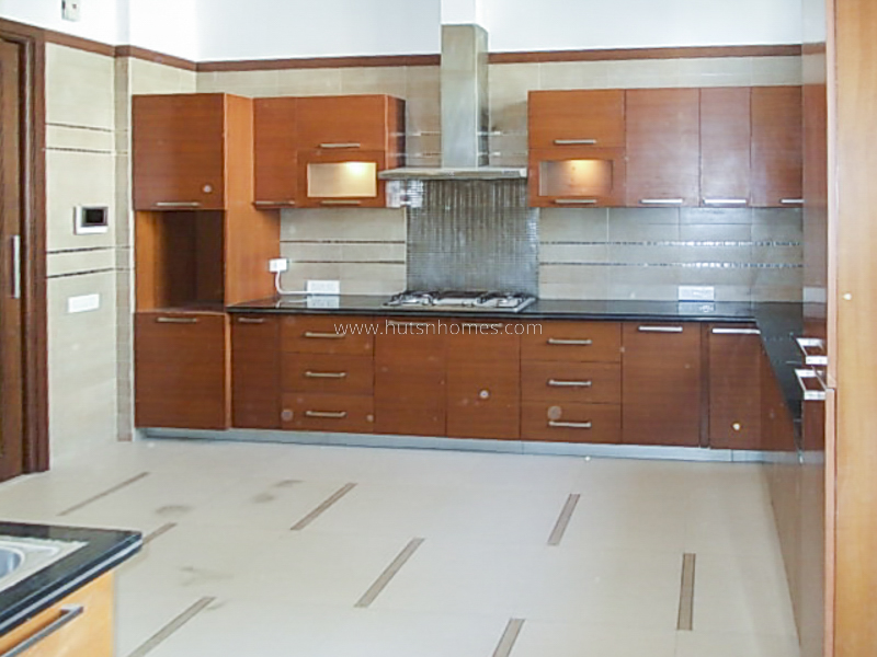 4 BHK Flat For Rent in Shanti Niketan
