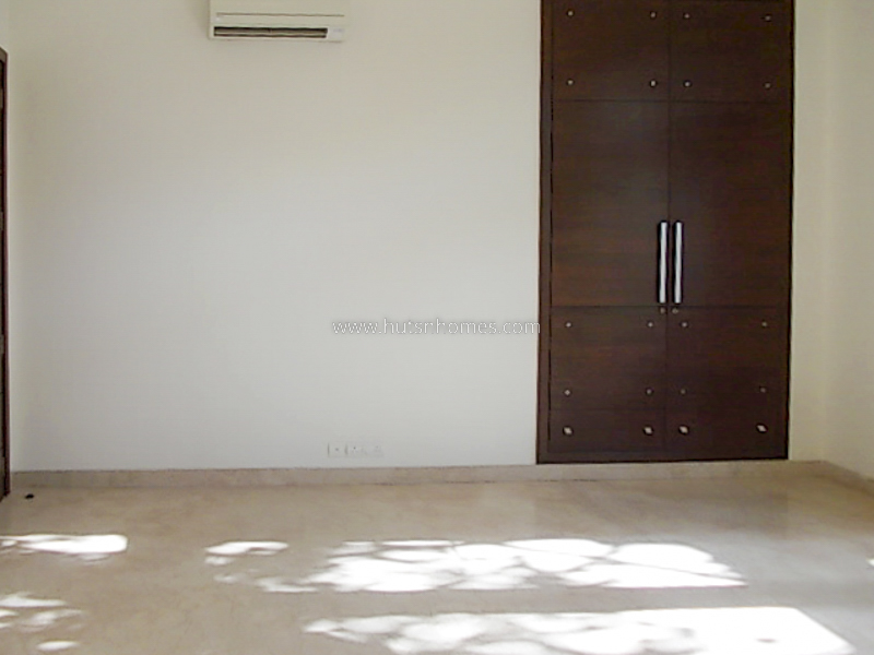 4 BHK Flat For Rent in Shanti Niketan