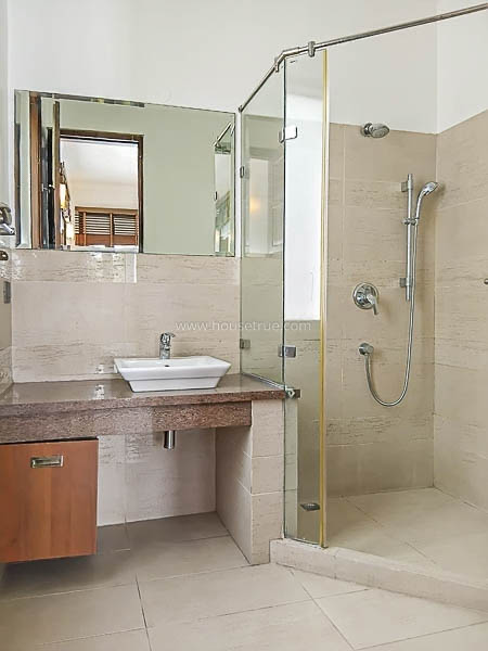 2 BHK Flat For Rent in Golf Links