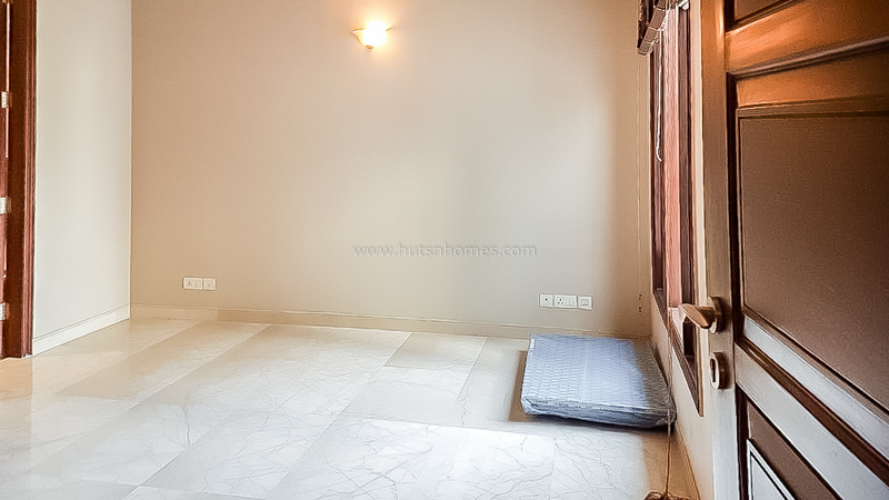 3 BHK Flat For Rent in Golf Links