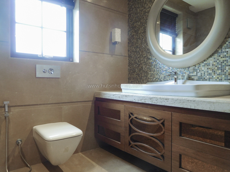 4 BHK Flat For Rent in Shanti Niketan