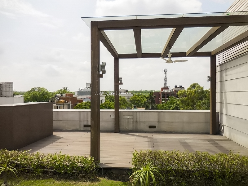 3 BHK Flat For Rent in Chanakyapuri
