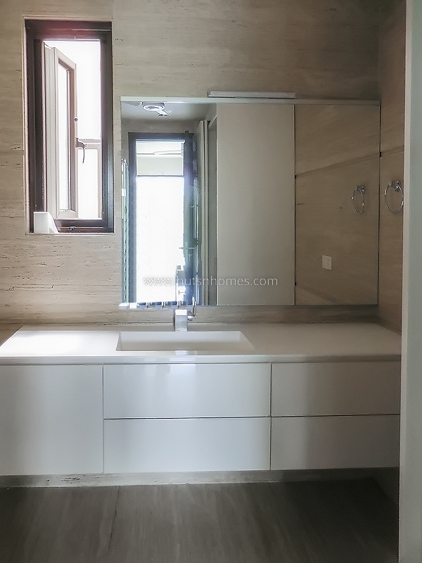 3 BHK Flat For Rent in Chanakyapuri