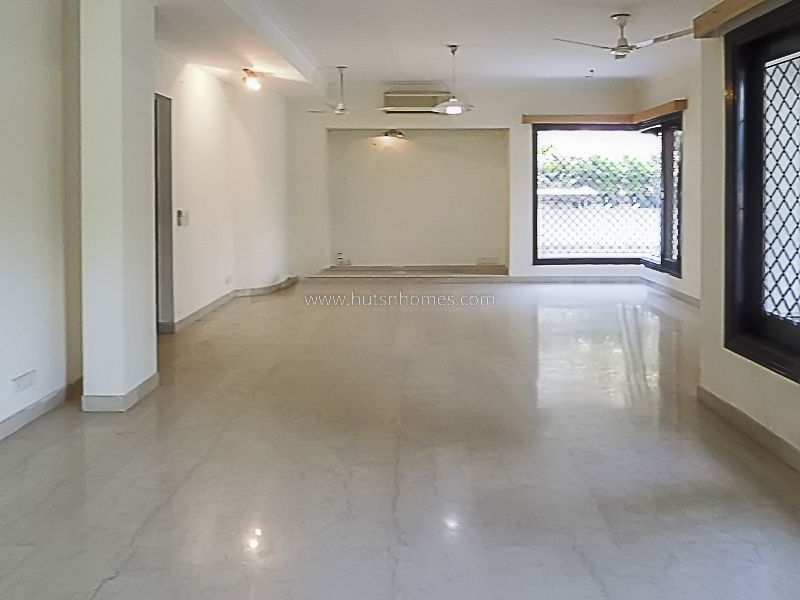 3 BHK Flat For Rent in Maharani Bagh