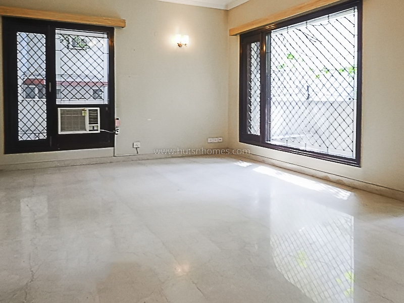 3 BHK Flat For Rent in Maharani Bagh