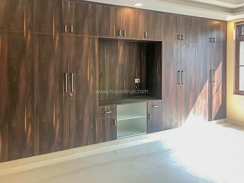 4 BHK Flat For Rent in Vasant Vihar