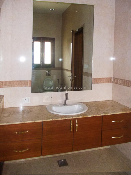 4 BHK Flat For Rent in Shanti Niketan