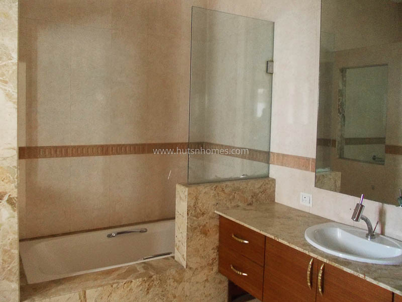 4 BHK Flat For Rent in Shanti Niketan