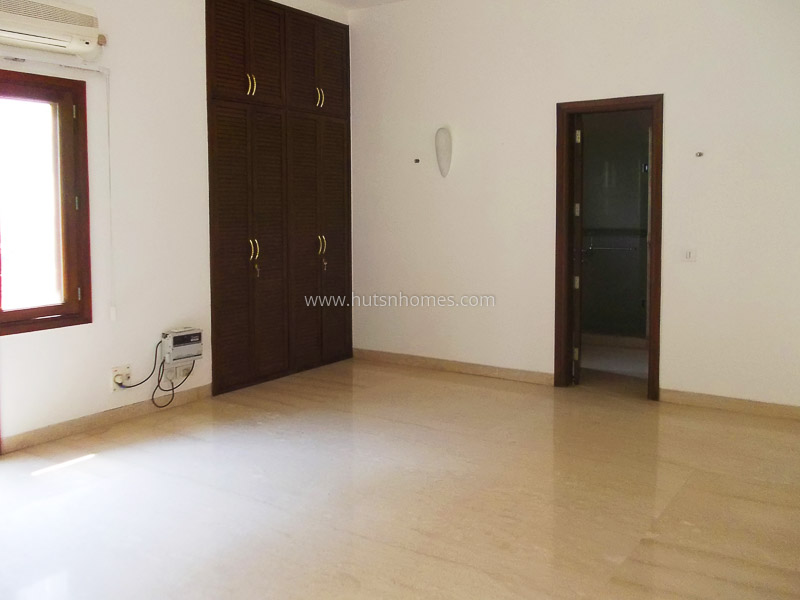 4 BHK Flat For Rent in Shanti Niketan