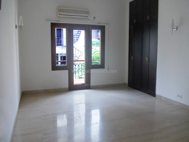 4 BHK Flat For Rent in Shanti Niketan
