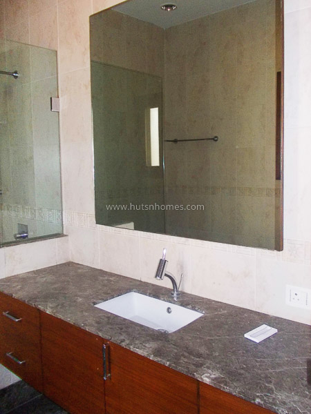 4 BHK Flat For Rent in Shanti Niketan