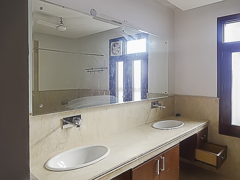 6 BHK Farm House For Rent in Vasant Kunj
