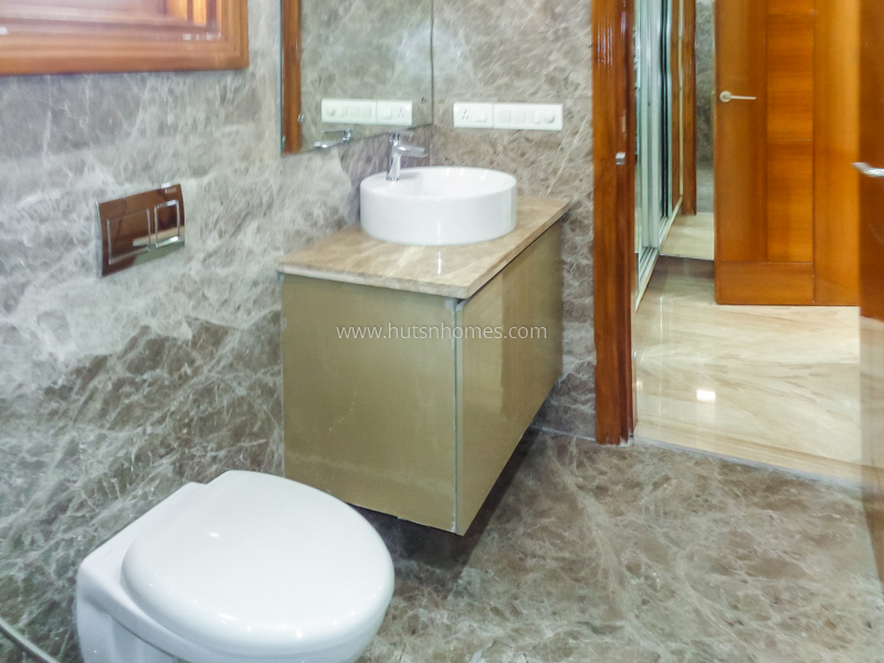 4 BHK Flat For Rent in Vasant Vihar