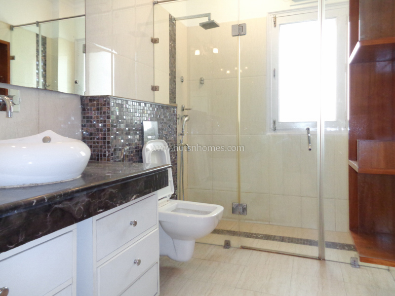 4 BHK Flat For Rent in Vasant Vihar