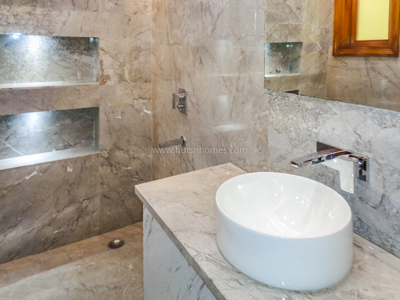 4 BHK Flat For Rent in Vasant Vihar