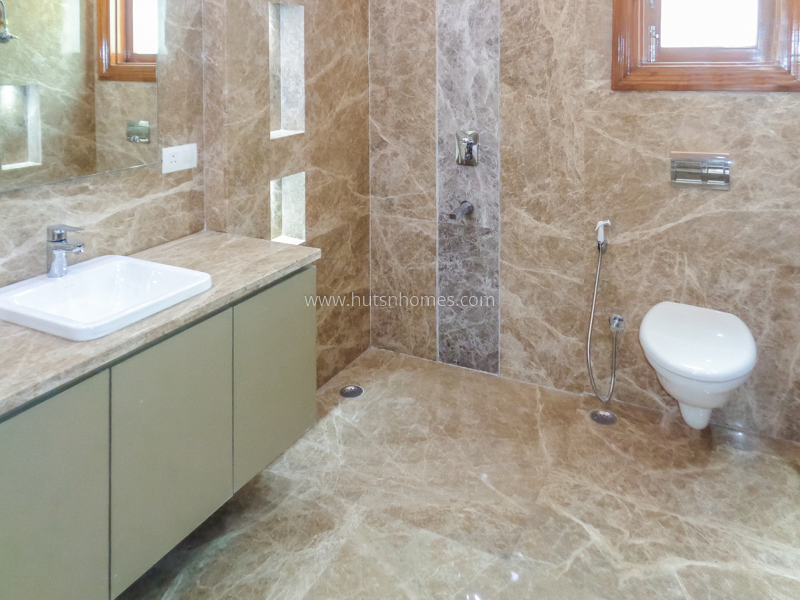 4 BHK Flat For Rent in Vasant Vihar