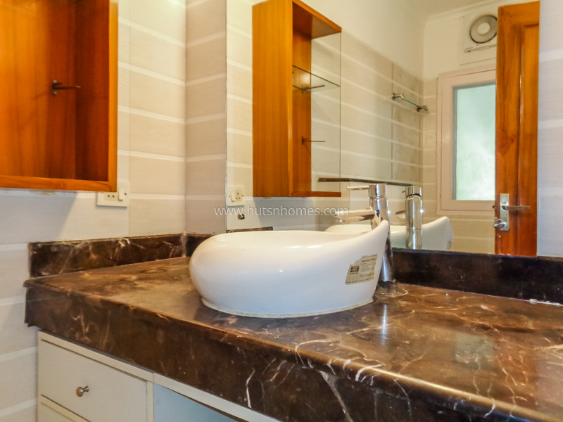 4 BHK Flat For Rent in Vasant Vihar