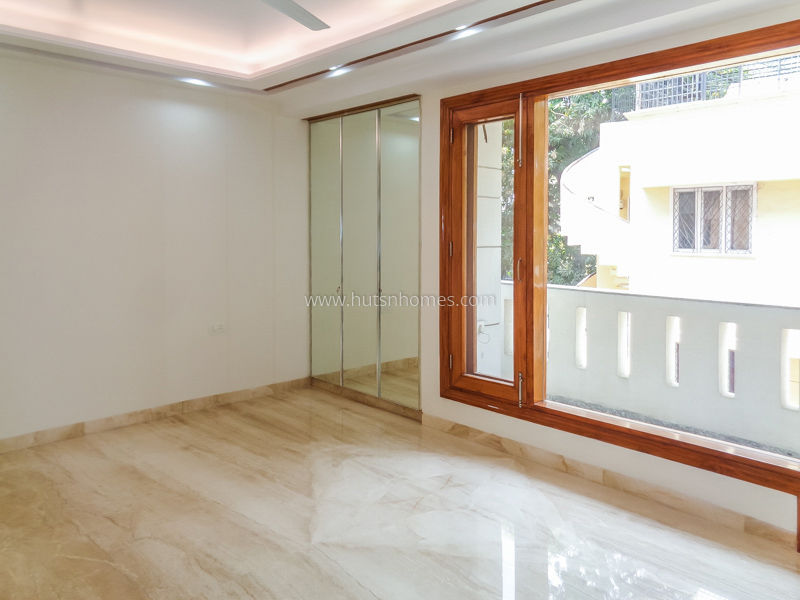 4 BHK Flat For Rent in Vasant Vihar