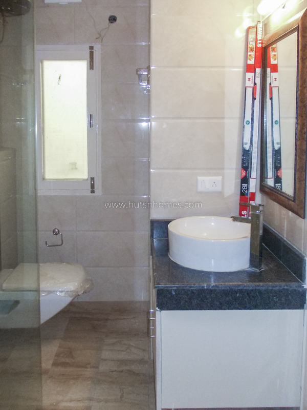 2 BHK Flat For Rent in Golf Links