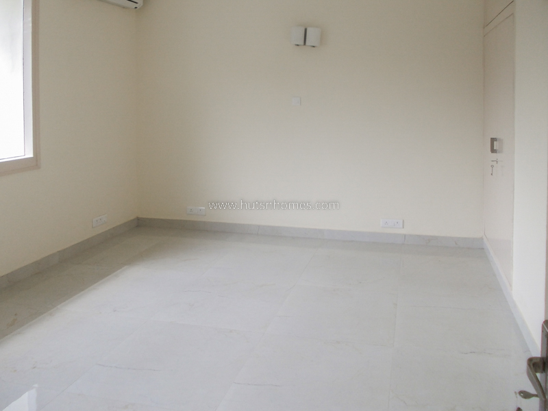2 BHK Flat For Rent in Golf Links