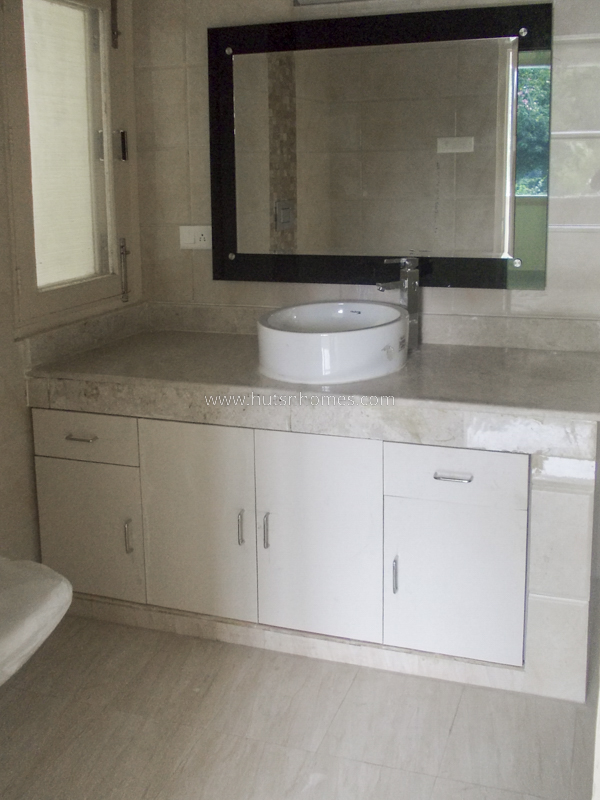 2 BHK Flat For Rent in Golf Links