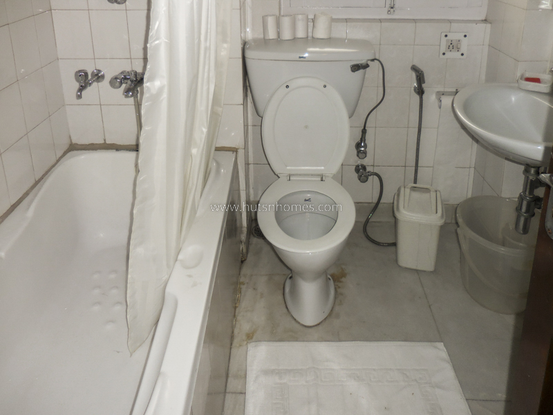 2 BHK Flat For Rent in Golf Links