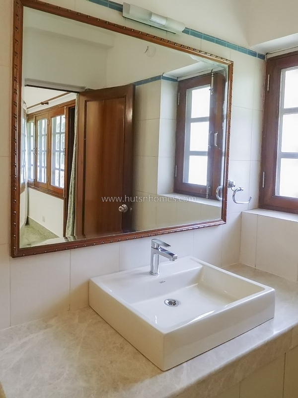 3 BHK Flat For Rent in Golf Links