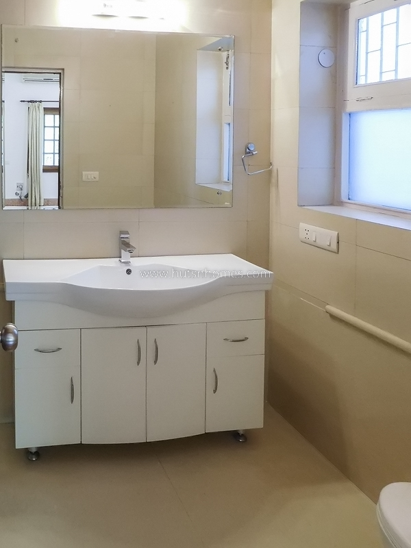 3 BHK Flat For Rent in Golf Links