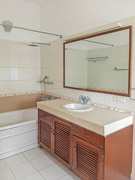 3 BHK Flat For Rent in Golf Links