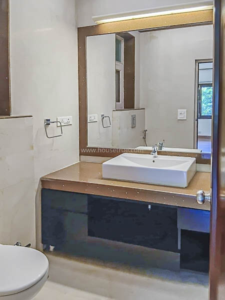 3 BHK Flat For Rent in Golf Links