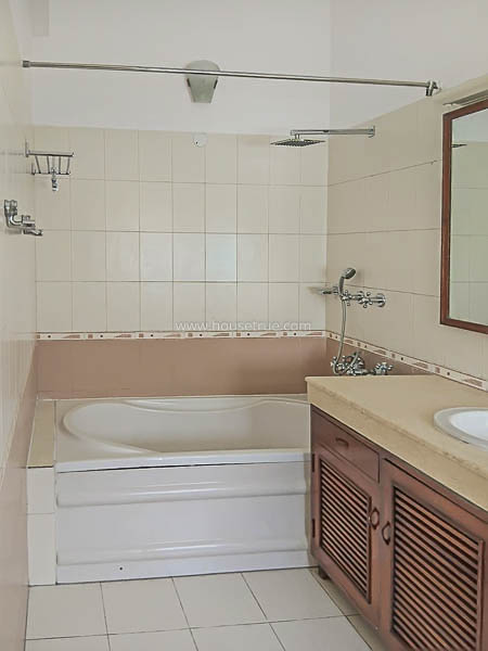 3 BHK Flat For Rent in Golf Links