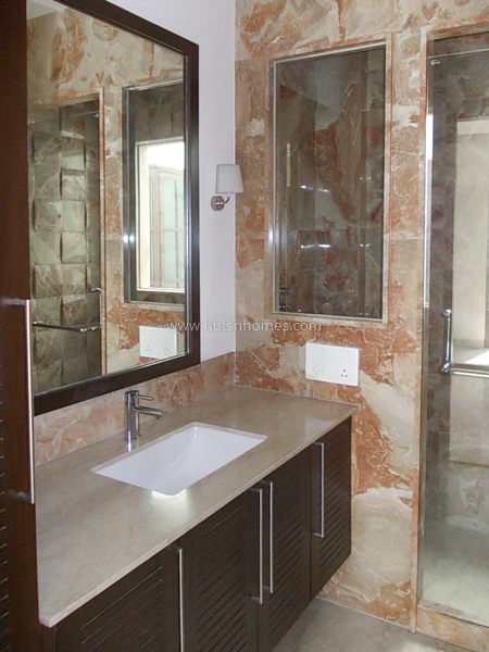 3 BHK Flat For Rent in Golf Links