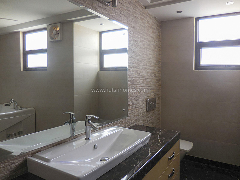 4 BHK Flat For Rent in Vasant Vihar