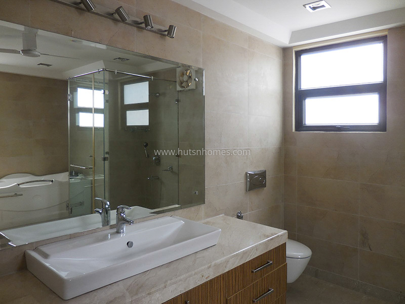 4 BHK Flat For Rent in Vasant Vihar