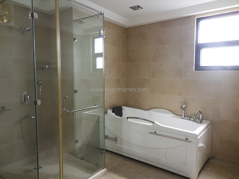 4 BHK Flat For Rent in Vasant Vihar