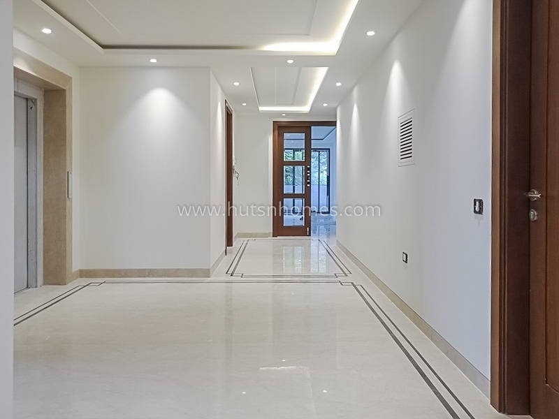 4 BHK Flat For Rent in West End Colony