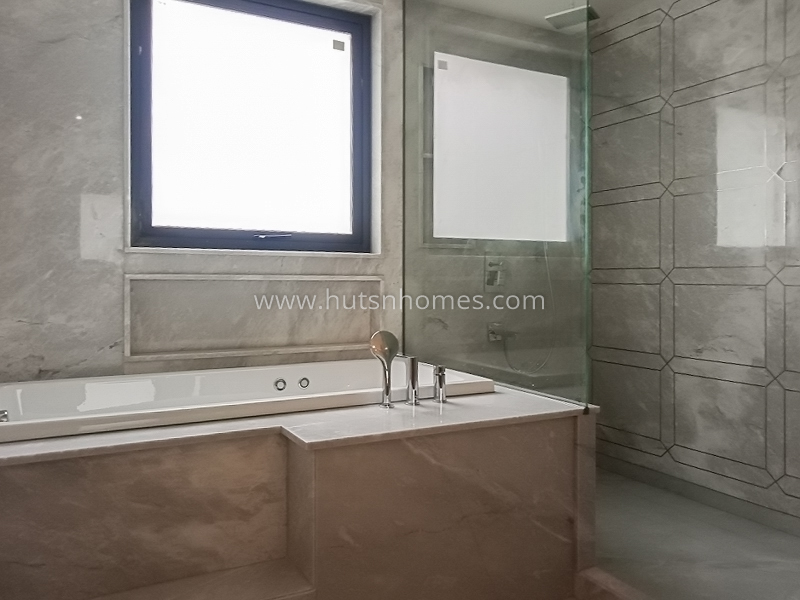 4 BHK Flat For Rent in West End Colony