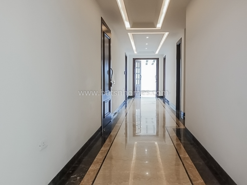 4 BHK Flat For Rent in West End Colony