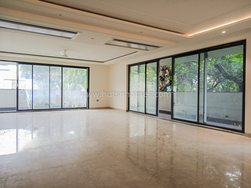 4 BHK Flat For Rent in West End Colony