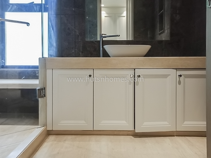 4 BHK Flat For Rent in West End Colony